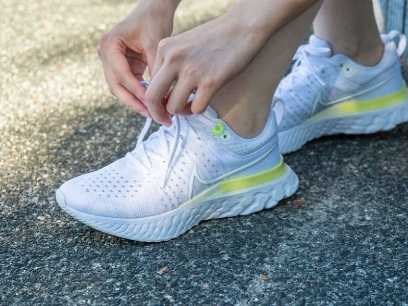 đeo omamori lên giày